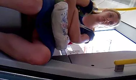 魅力的な女の子にかかとを与える深いblowjob 女の子 の ため の av 動画