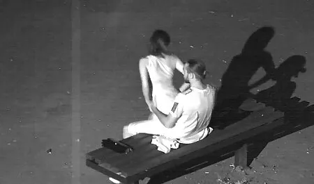 黒人女性にマッサージを与える裸の男 女性 が 見る av 動画