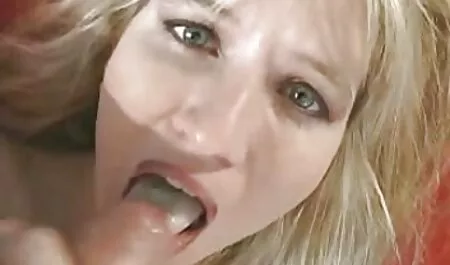 Shemale 無料 av 動画 女性 fucks雛と彼女はそれを愛しています