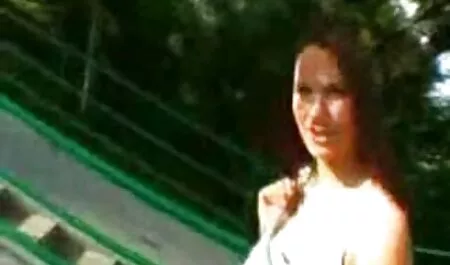 スレンダーな脚を持つ教師は、学生を角質にする 女性 用 無料 アダルト ビデオ