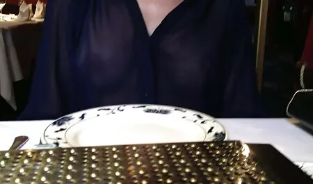 巨乳の熟女に乗る高速ディックの友人の完全な欲望 セックス 動画 女性 向け