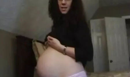 美しいMarcellaは優しく彼女の禿げた猫を愛撫します 女性 向け エッチ 無料 動画