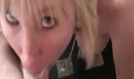 若いカップルの性交の前にカメラと交換口頭愛撫 女の子 向け av 動画