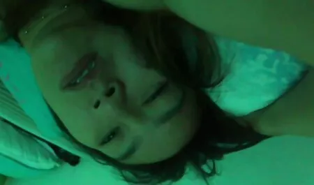 セクシーな女の子素足で温泉街 エッチ 動画 女性 向け
