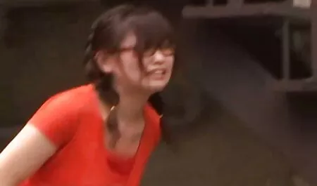 Katerinaは男にフェラチオを与え、個人的にプロセスを示しています 女性 向き エッチ 動画