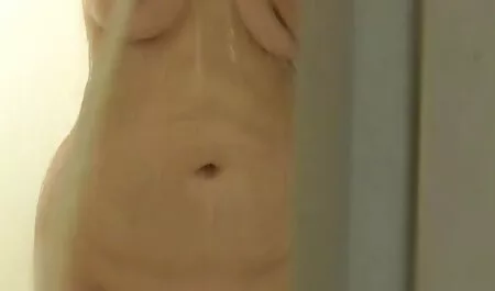 バーテンダーは非常に大きな訪問者を台無しにする 女の子 の ため の エッチ 動画 無料