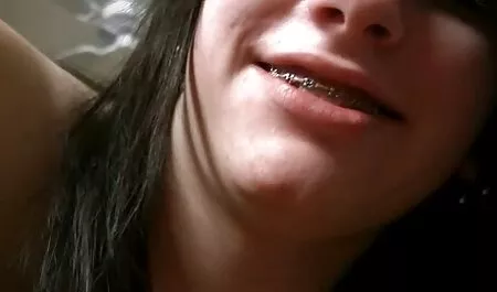 男は彼の頭の上に牛の頭を入れて、それを引き裂いた 女性 向け 動画 セックス