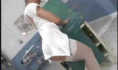 小さなおっぱいを持つ美しい売春婦は、人工陰茎で犯される 女の子 向け セックス 動画
