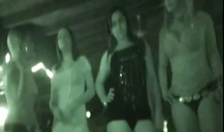 剃られたロシア人はカメラのために1人から吸引する 女性 向け エッチ な 動画